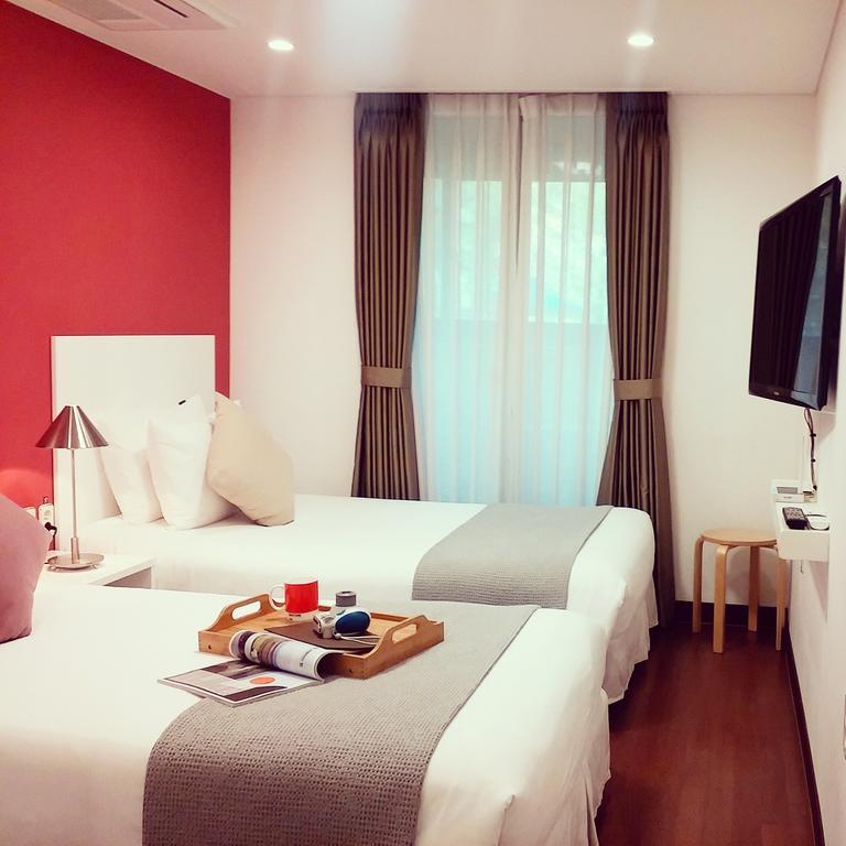 N Fourseason Hotel Myeongdong Сеул Стая снимка